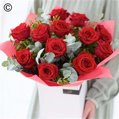 Valentine&#39;s Red Rose Hand-tied